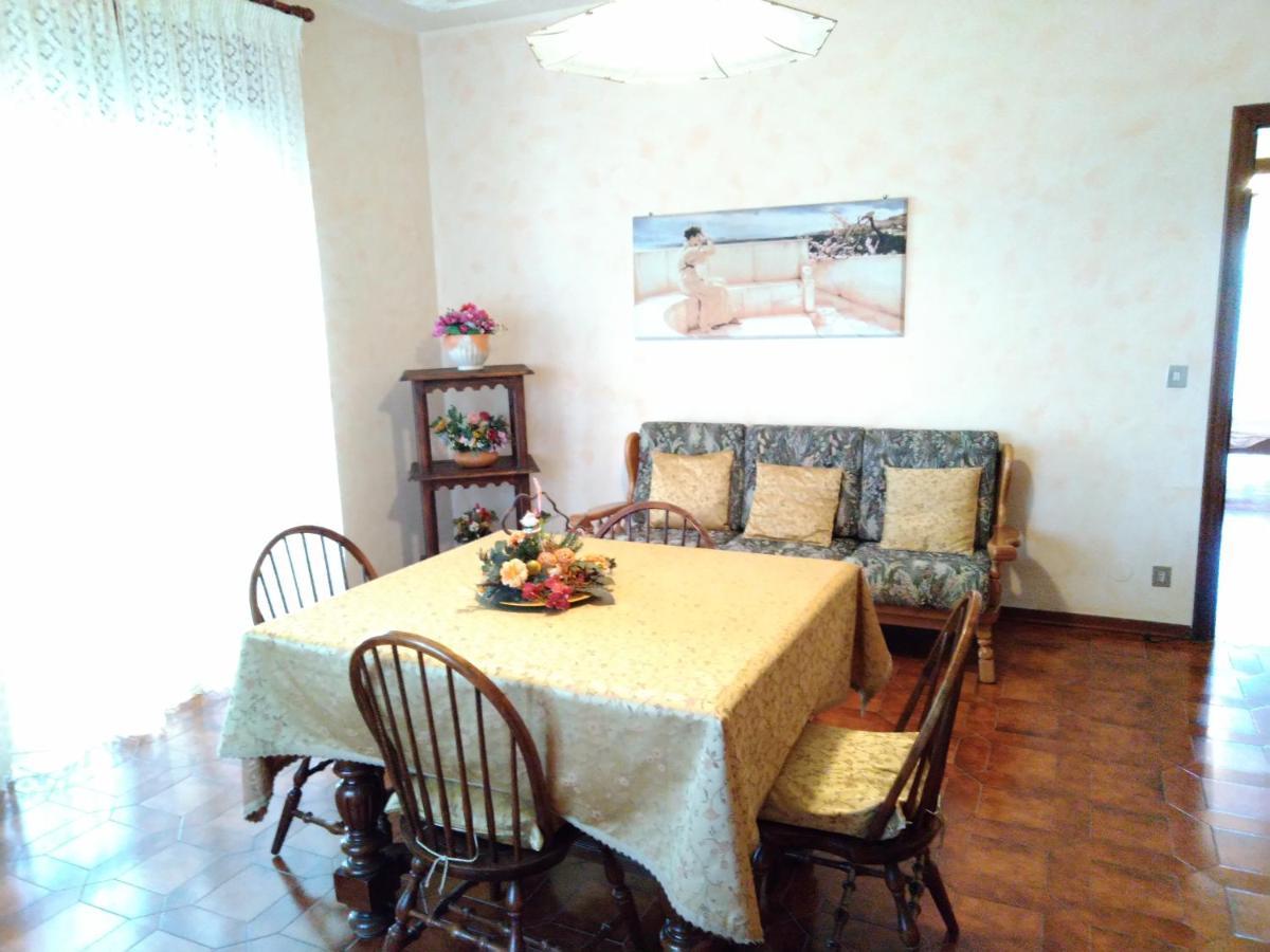 Domanda Apartment Calosso Екстериор снимка