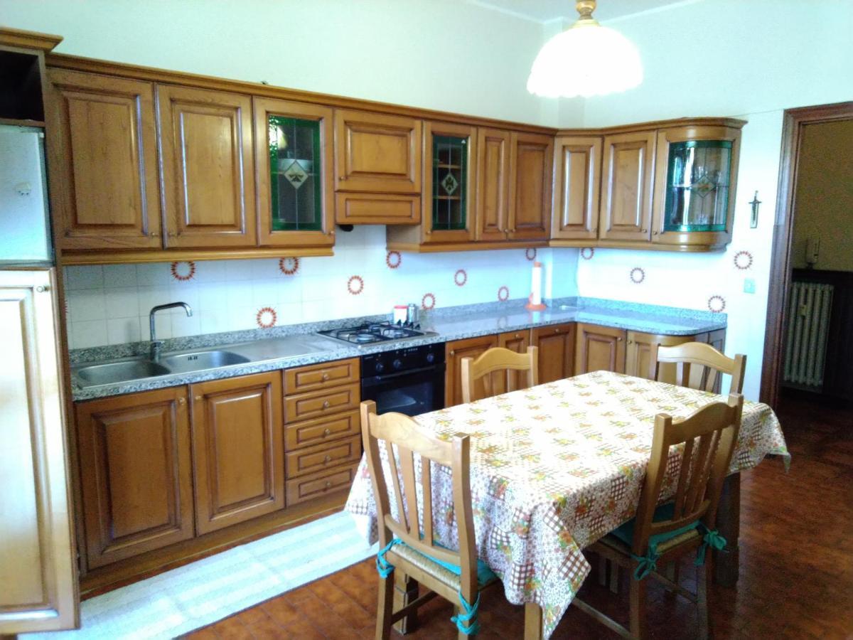 Domanda Apartment Calosso Екстериор снимка