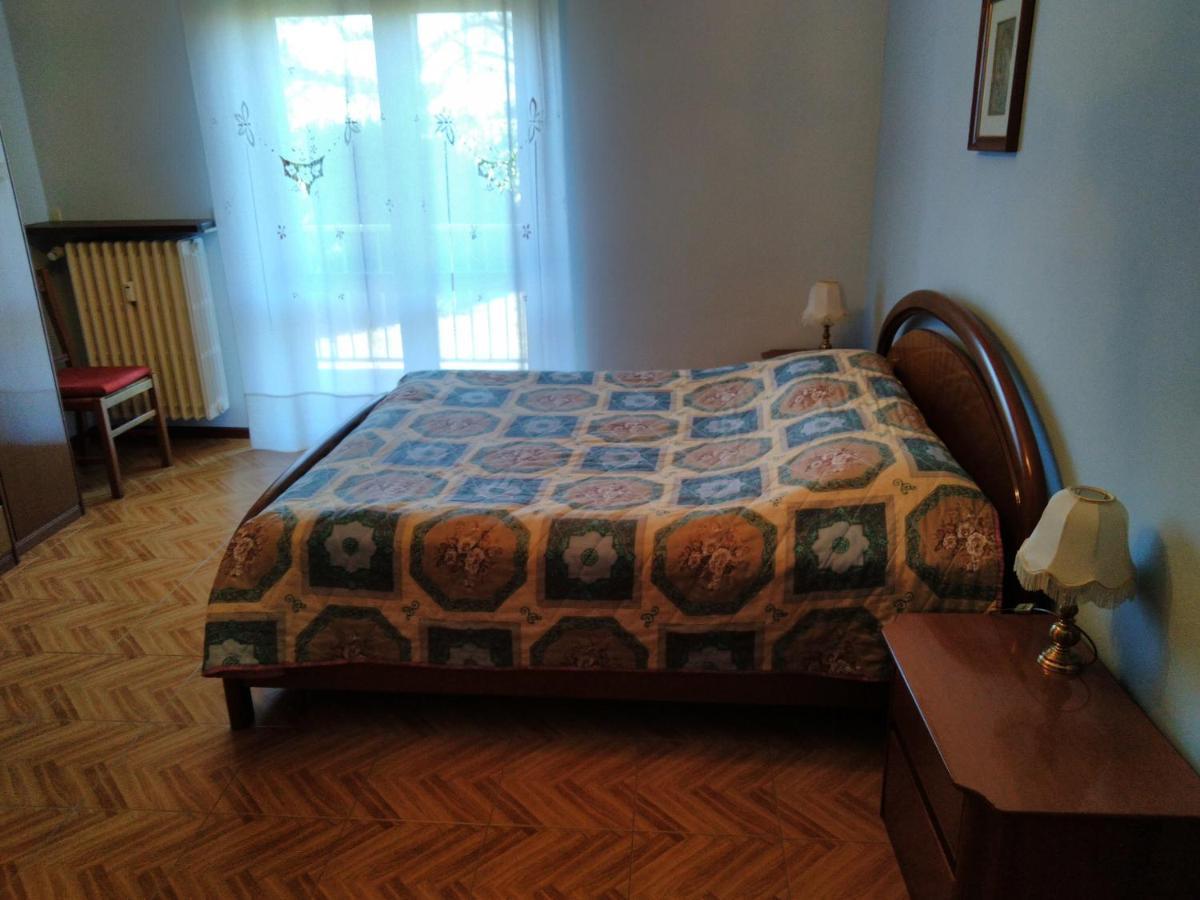 Domanda Apartment Calosso Екстериор снимка