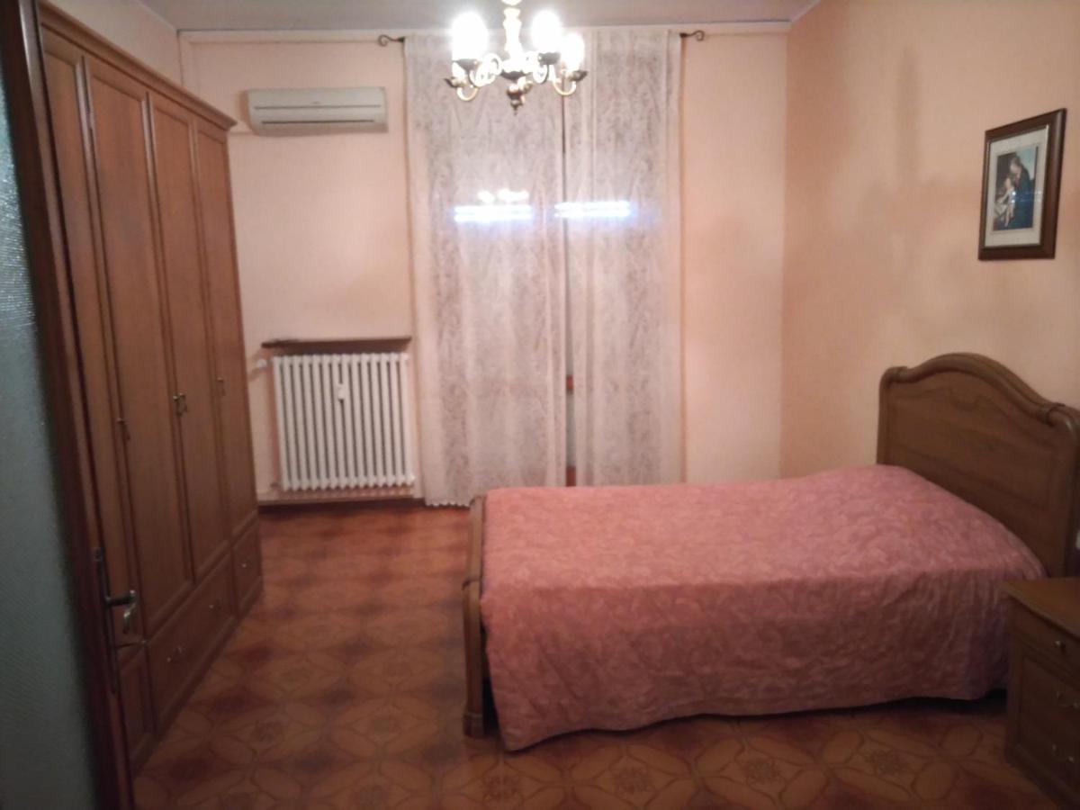 Domanda Apartment Calosso Екстериор снимка
